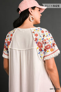 Bianca Embroidered Sleeve Linen Top Curvy (Off White)