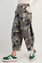 Washed Camo Twill Barrel Pants (Olive Grey)