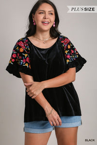Velvet Embroidery Short Ruffle Sleeve Top Curvy(Black)