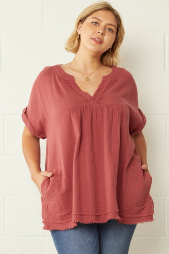 Miren Crinkled V-Neck Short Sleeve Top Curvy (Marsala)