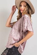 Lindsay Flowy V-neck Animal Print Top (Mauve)