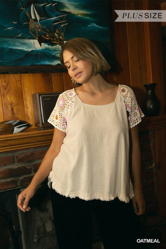 Donna Crochet Sleeve Frayed Curvy Top (Oatmeal)